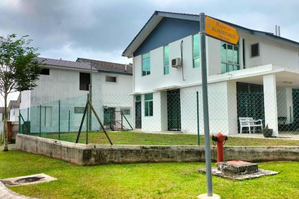 Iris 55 Corner Lot House Spacious Outdoor With Wi-Fi Johor Bahru Luaran gambar